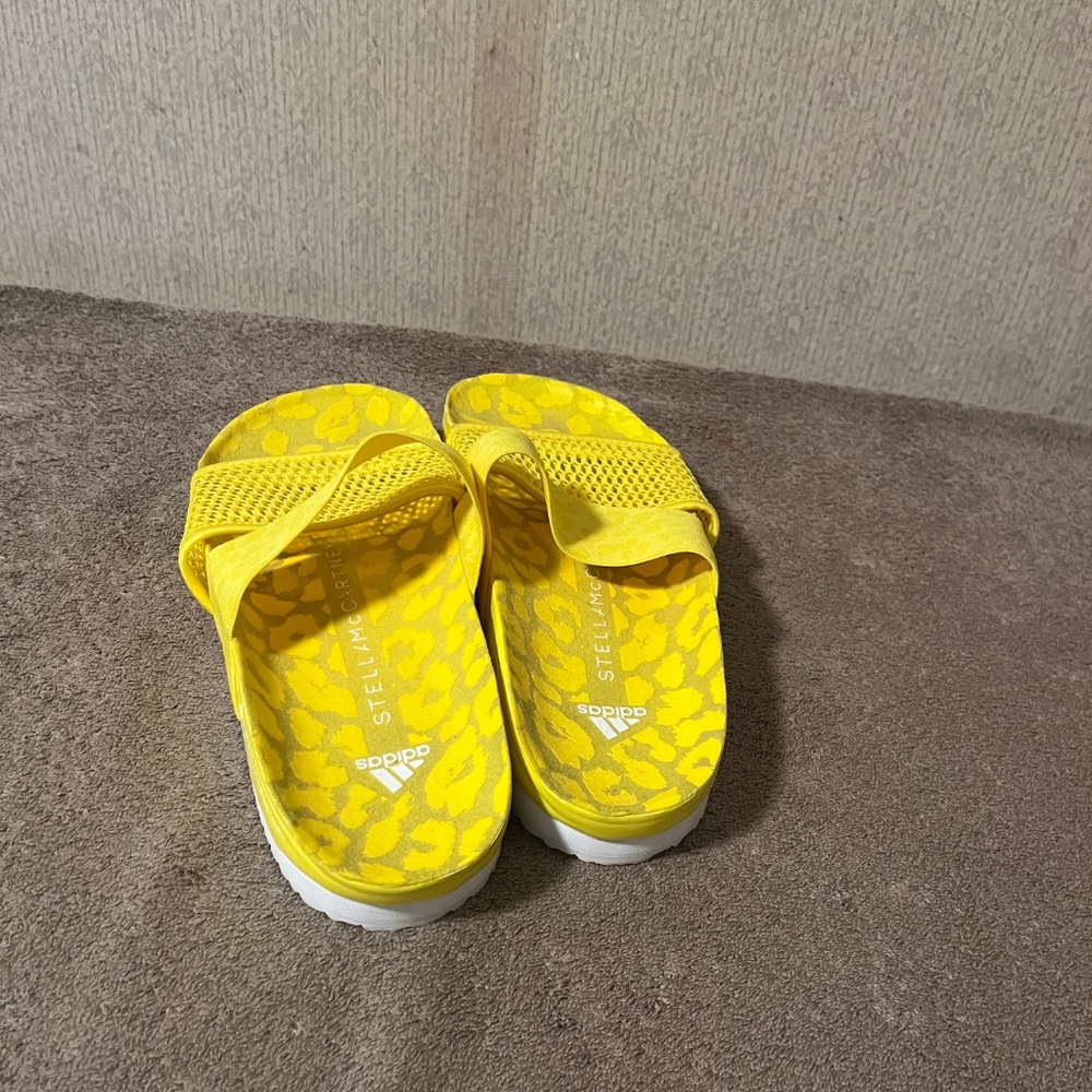 Yellow slides - Picture 2 of 3